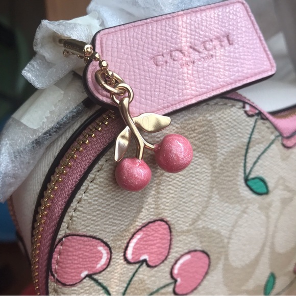 🍒❤️ Heart Crossbody In Signature Canvas With Heart Cherry Print - Picture 10 of 16